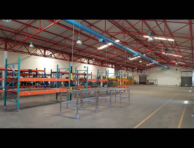 2,476M² FACTORY TO LET IN TRIANGLE FARM